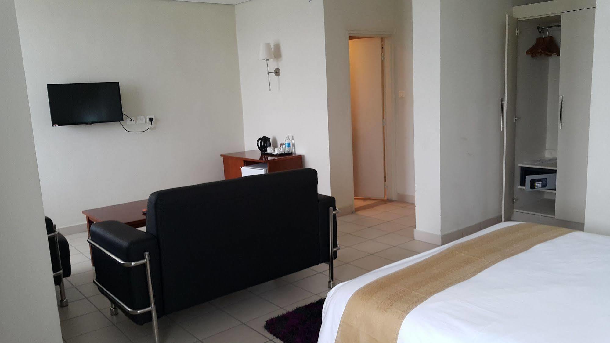 Tinapa Lakeside Hotel Calabar Eksteriør bilde